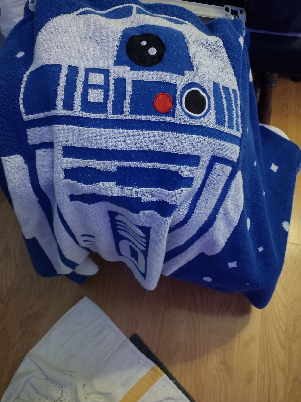 Star Wars Blue, White & Silver R2-D2 Kids Hooded Poncho - Picture 9 of 11